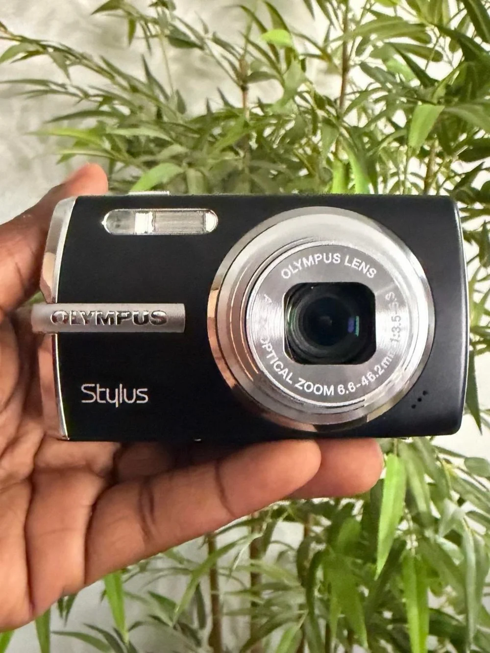 Olympus Stylus 1010 10.1MP Black Digital Camera w Battery Charger Memory SD Card